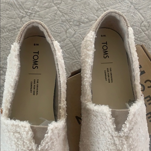 Tom’s faux shearling shoe - Picture 2 of 4